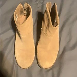 VGUC Toms booties, go with everything!!